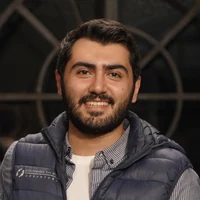 پویا پاکنژاد
